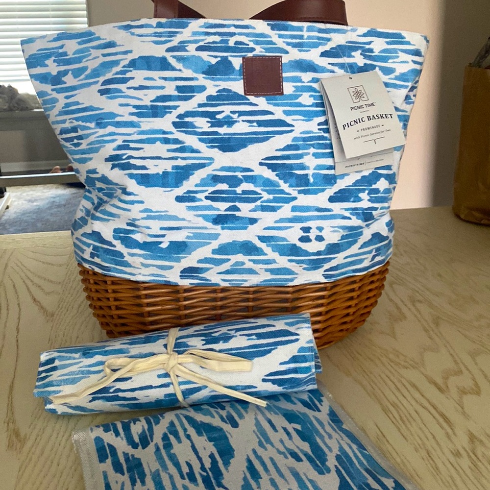 Super cute picnic basket